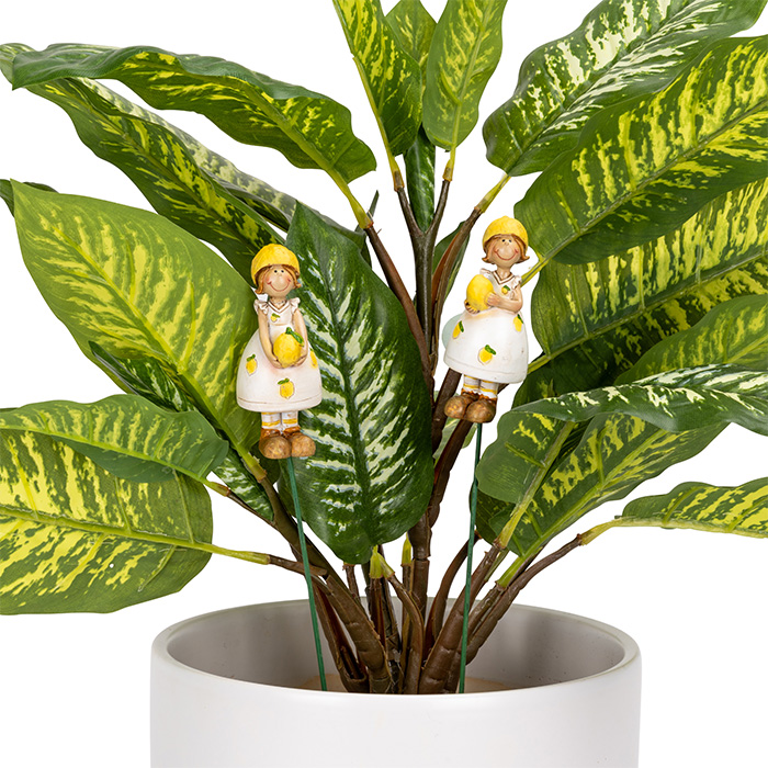 Lemon girls on sticks